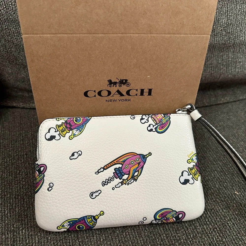 Coach rocket zip wristlet nwt in package comes with gift box - Picture 7 of 7